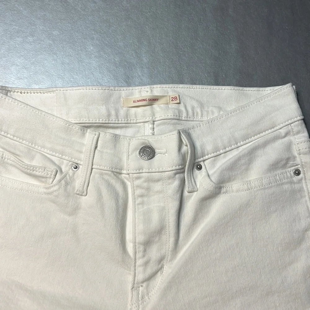 Levi’s slimming skinnies - Picture 3 of 6